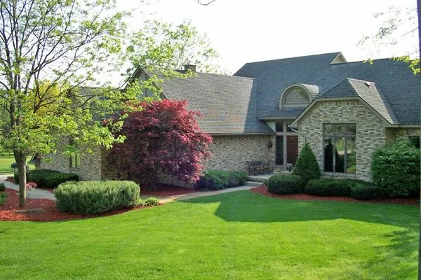 Trusted lawn mowing service in Flint, MI - Great Lakes Landcare