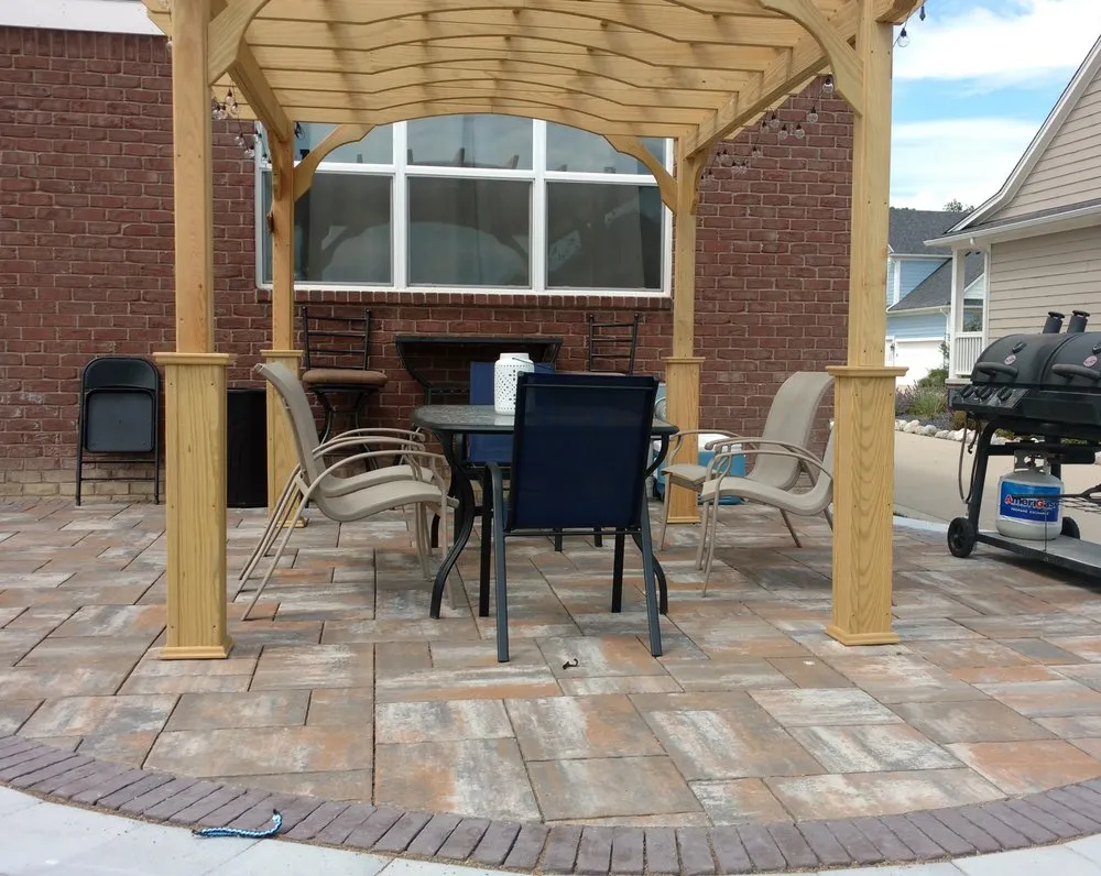 Expert yard maintenance in Chesterfield, MI by Great Lakes Landscaping