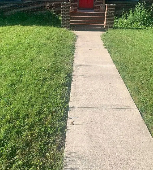 Affordable lawn mowing service in Cleveland, OH - GREAT QUALITY LANDSCAPING