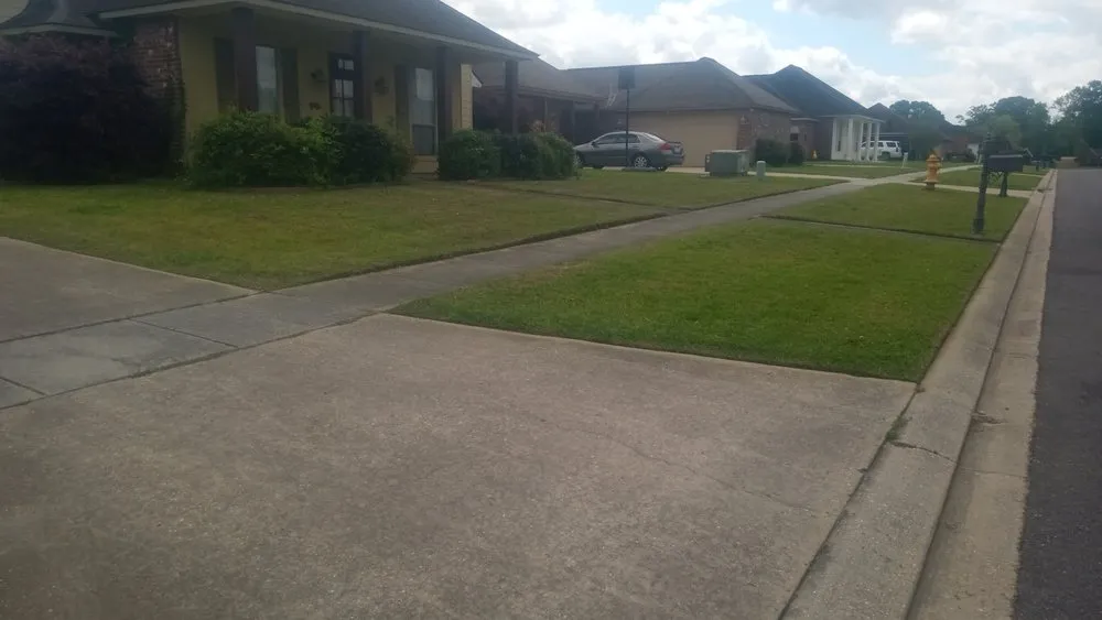 Affordable lawn care service in Baton Rouge, LA - Greater Cutz