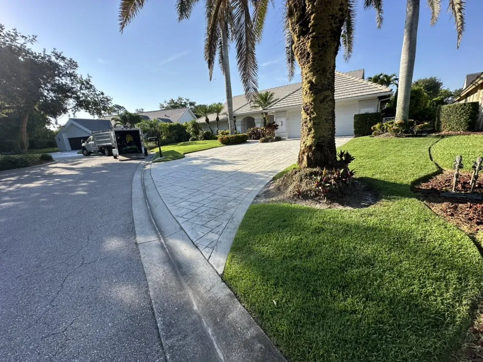 Expert lawn mowing service experts serving Naples, FL - Greater Green Lawn Care