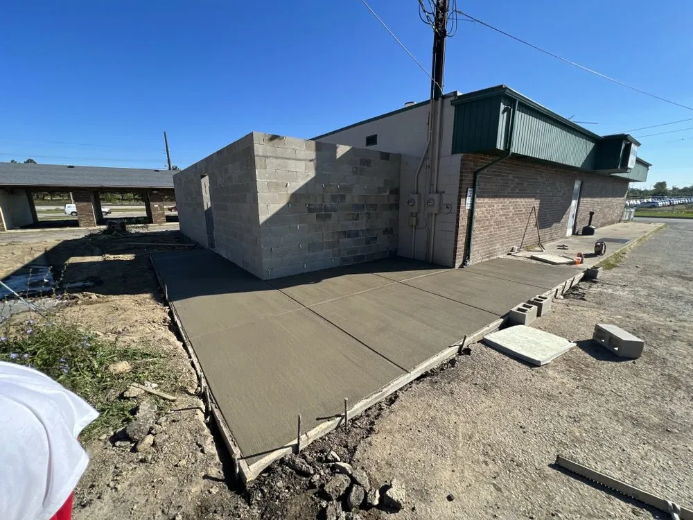 Reliable landscaping services in Lansing, MI by Greater Lansing Construction