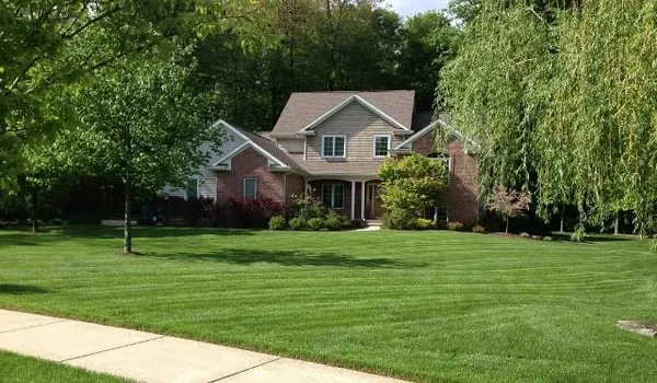 Greater Lansing Lawn Pros Logo