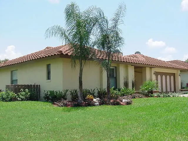 Local garden landscaping for beautiful yards in Oviedo, FL by Greater Orlando Lawnscapes