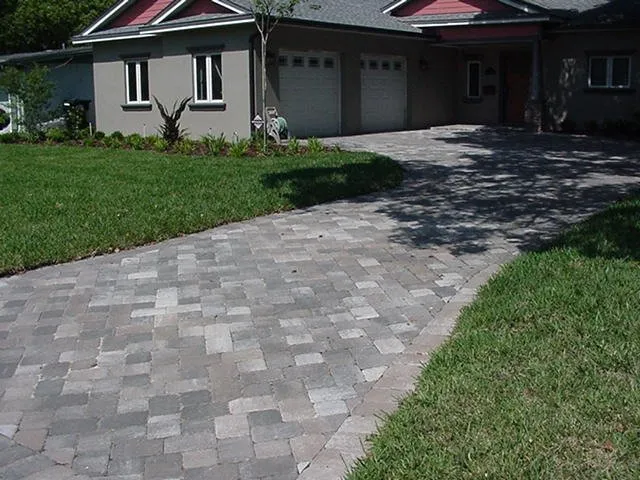 Trusted lawn mowing service in Oviedo, FL by Greater Orlando Lawnscapes