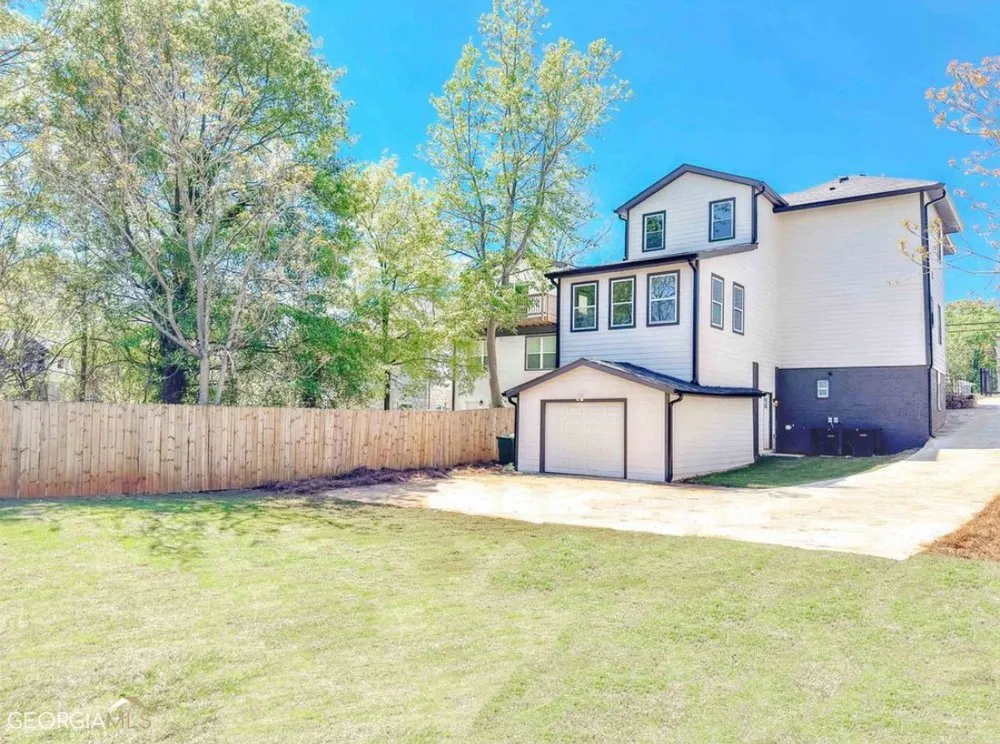 Affordable garden landscaping for beautiful yards across Dunwoody, GA - Greater Vinestone Group