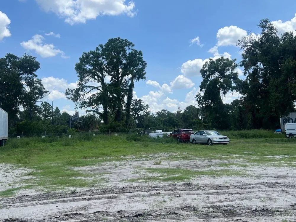 Custom lawn care service for year-round maintenance across Orlando, FL - Greedy's Landscaping