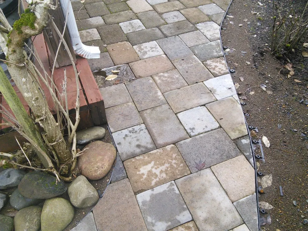 Professional yard cleanup service for homes in Salem, OR by Green Acres Landscape