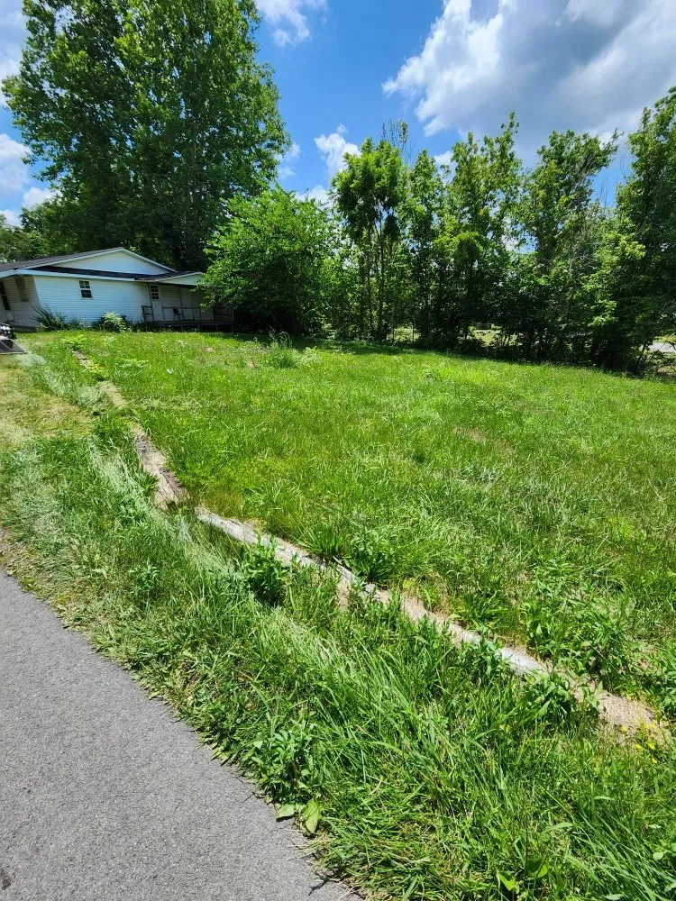 Professional lawn mowing service experts serving London, KY - Green Acres Lawn & Landscape