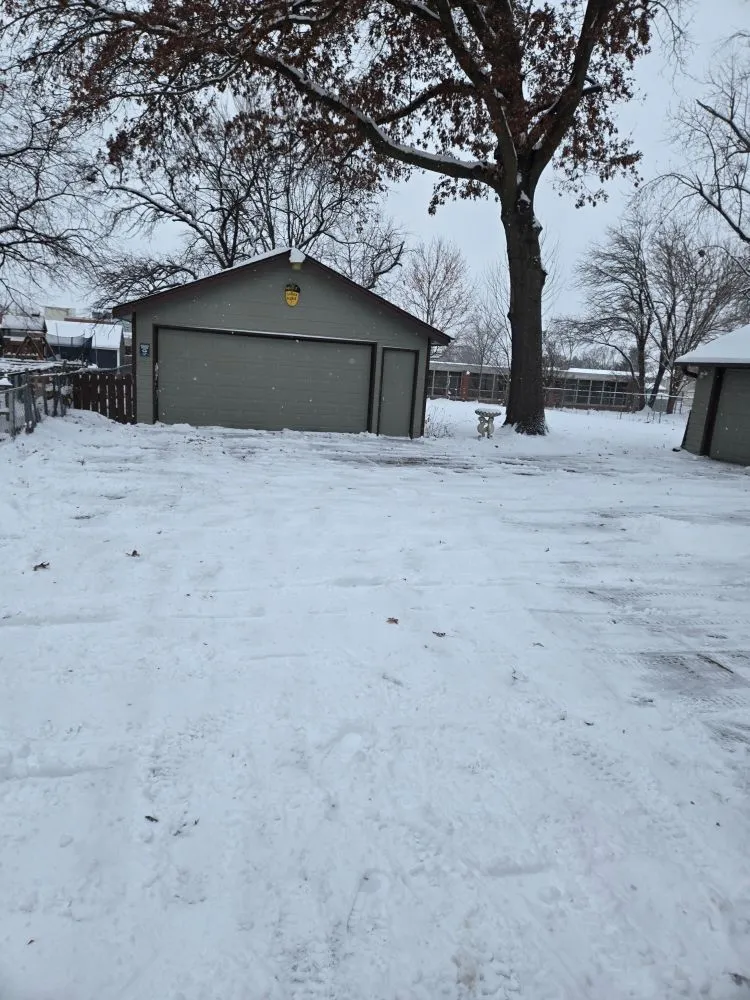 Reliable landscape installation experts serving Des Moines, IA - Green And Clear Solutions