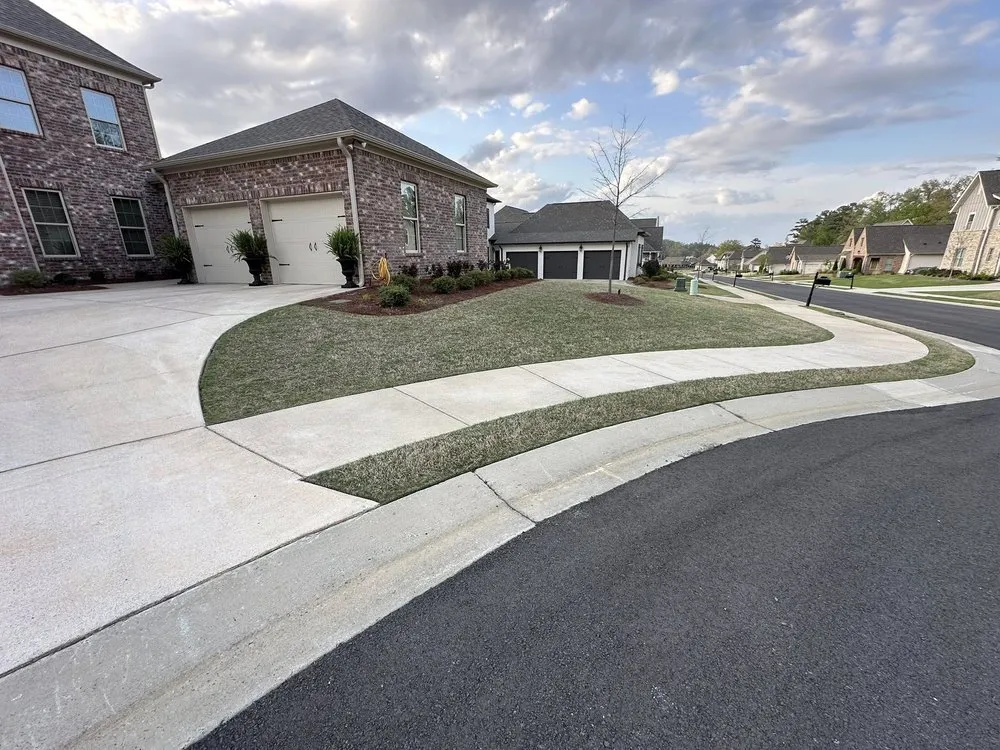 Local lawn care service in Birmingham, AL by Green and Gold Lawn Care