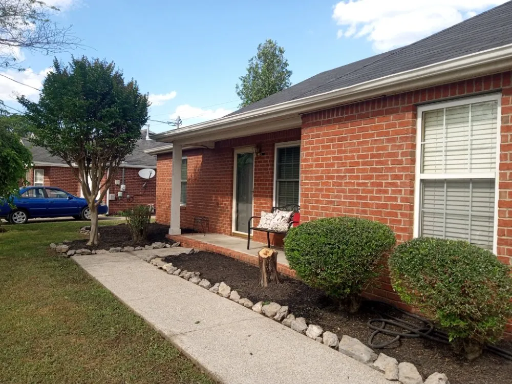 Custom garden landscaping experts serving Smyrna, TN - Green and Thingz