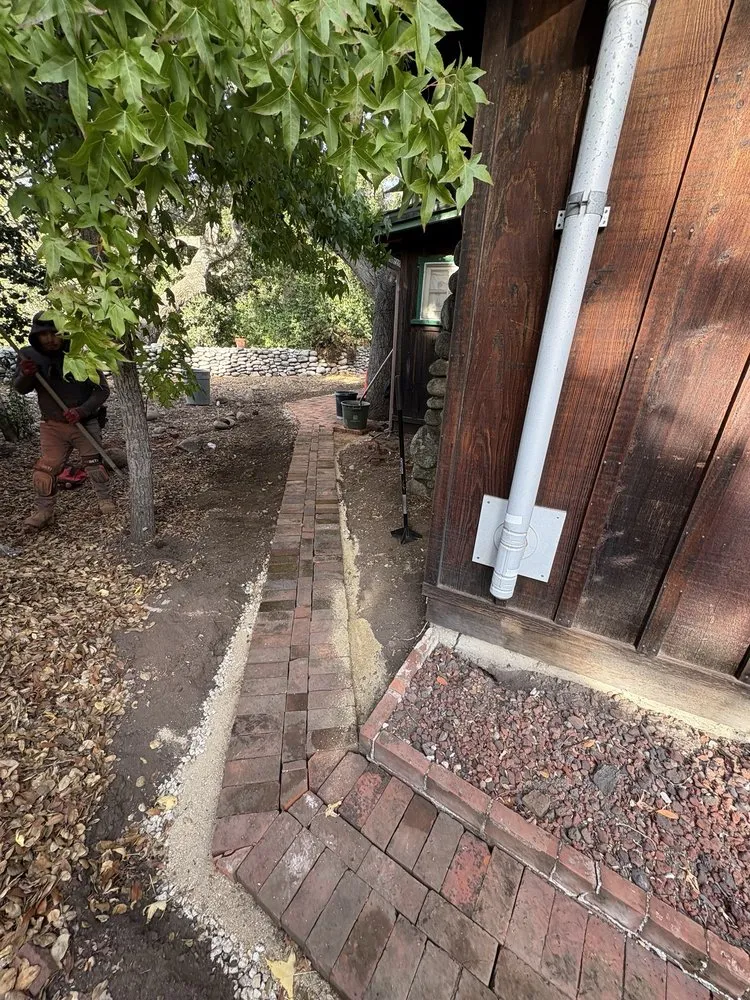 Professional yard maintenance in Salinas, CA by Green Angels