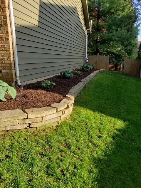 Reliable lawn care service experts serving Carol Stream, IL - Green Arias Landscaping