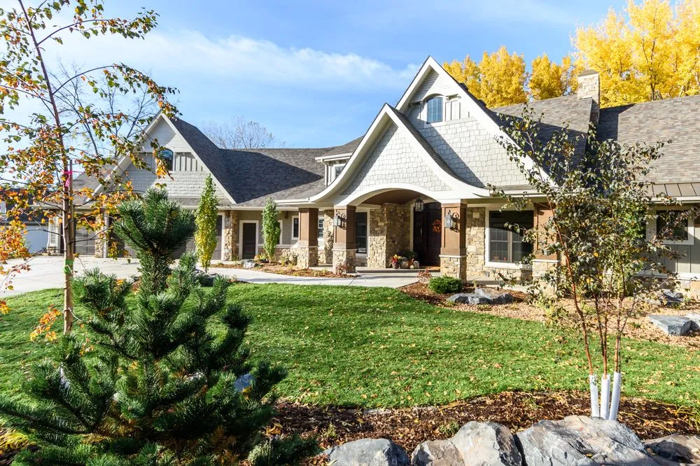 Custom garden landscaping experts serving Sioux Falls, SD - Green Art Design & Landscape