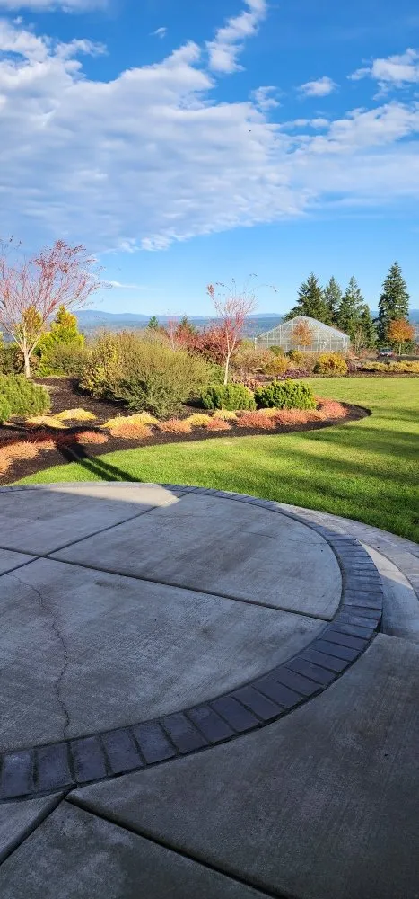 Custom yard maintenance in Oregon City, OR - Green Bee Landscape Maintenance LCB 9900