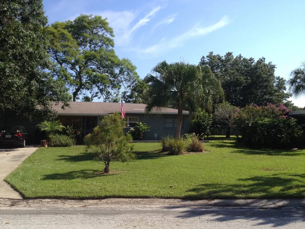 Top-rated residential landscaping for homes in Saint Petersburg, FL by Green Bench Lawcare