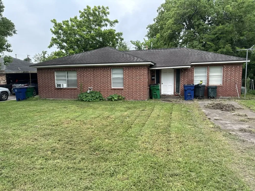 Custom residential landscaping in Angleton, TX by Green Blade Mowing