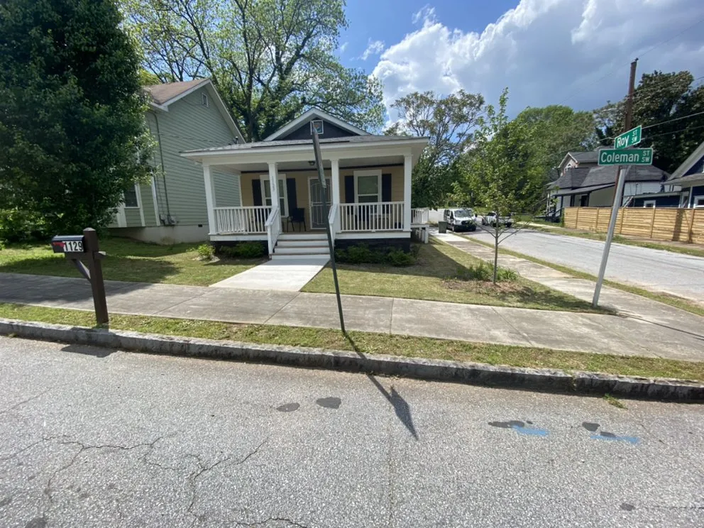 Top-rated yard cleanup service in College Park, GA by Green Bush Lawn Service