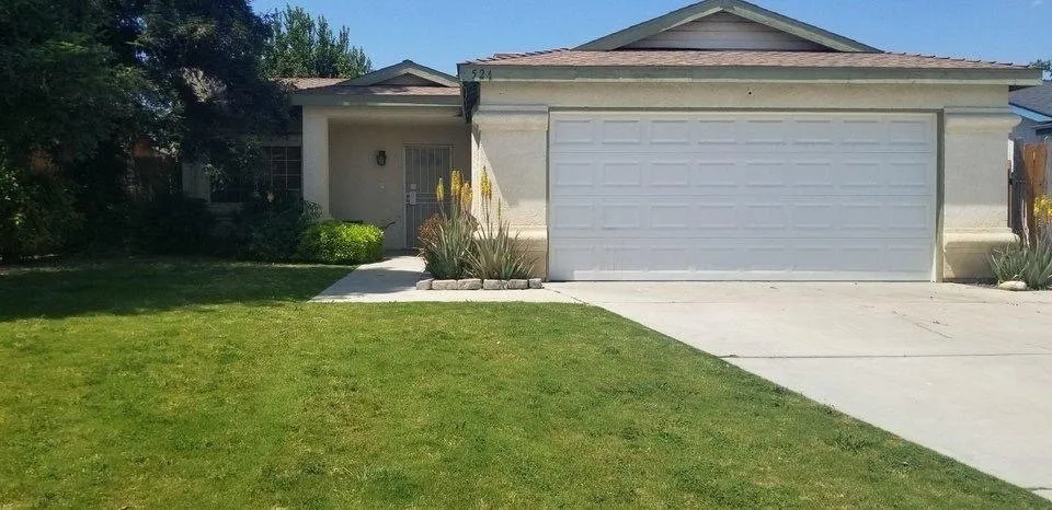 Custom yard maintenance for residential properties across Lamont, CA - Green Care