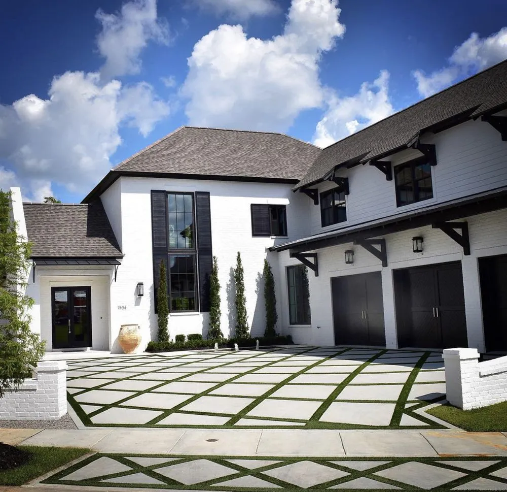 Local yard cleanup service for residential properties in Sarasota, FL by Green Castle Lawn Care