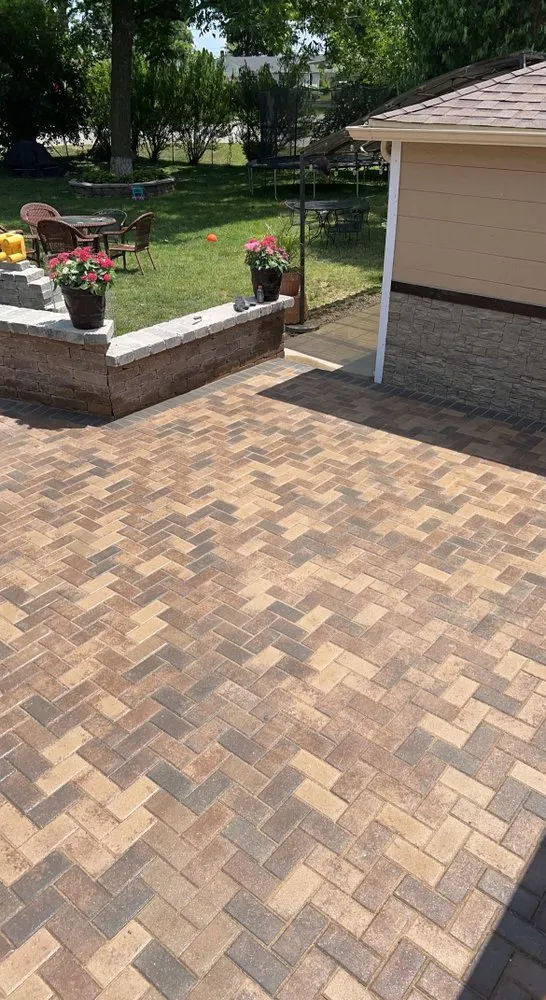 Custom yard cleanup service for beautiful yards across Aurora, IL - Green Corner Landscaping