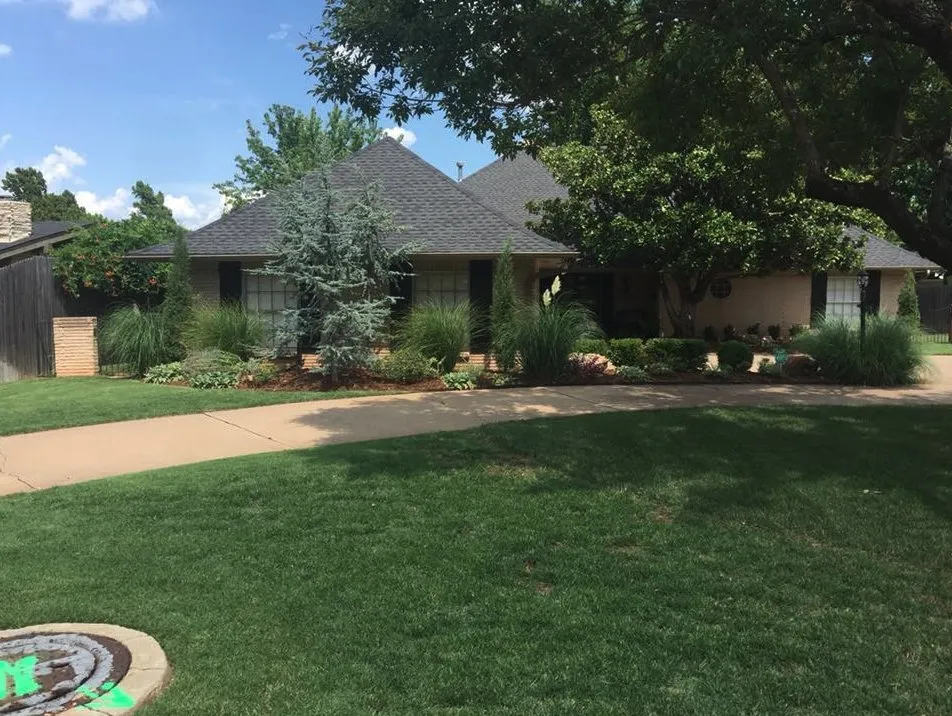 Custom yard cleanup service in Edmond, OK by Green Country Weed and Pest