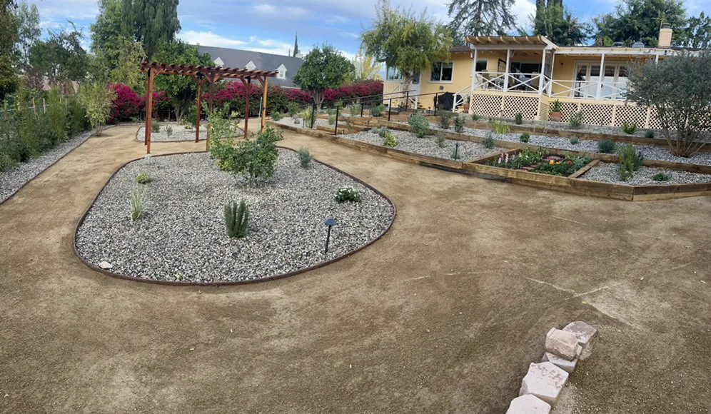 Expert yard maintenance experts serving Canoga Park, CA - Green Crest