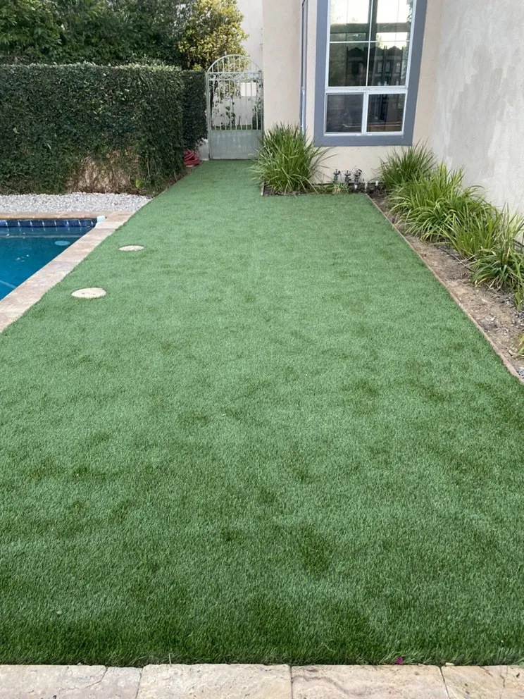 Top-rated lawn mowing service in Canoga Park, CA by Green Crest