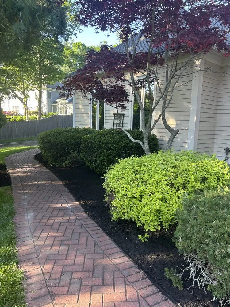 Top-rated garden landscaping for beautiful yards in Kingston, MA by Green Diamond Landscaping