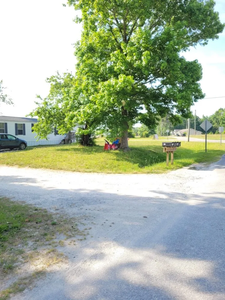 Local lawn care service for homes across Hubert, NC - Green Diamond lawn maintenance