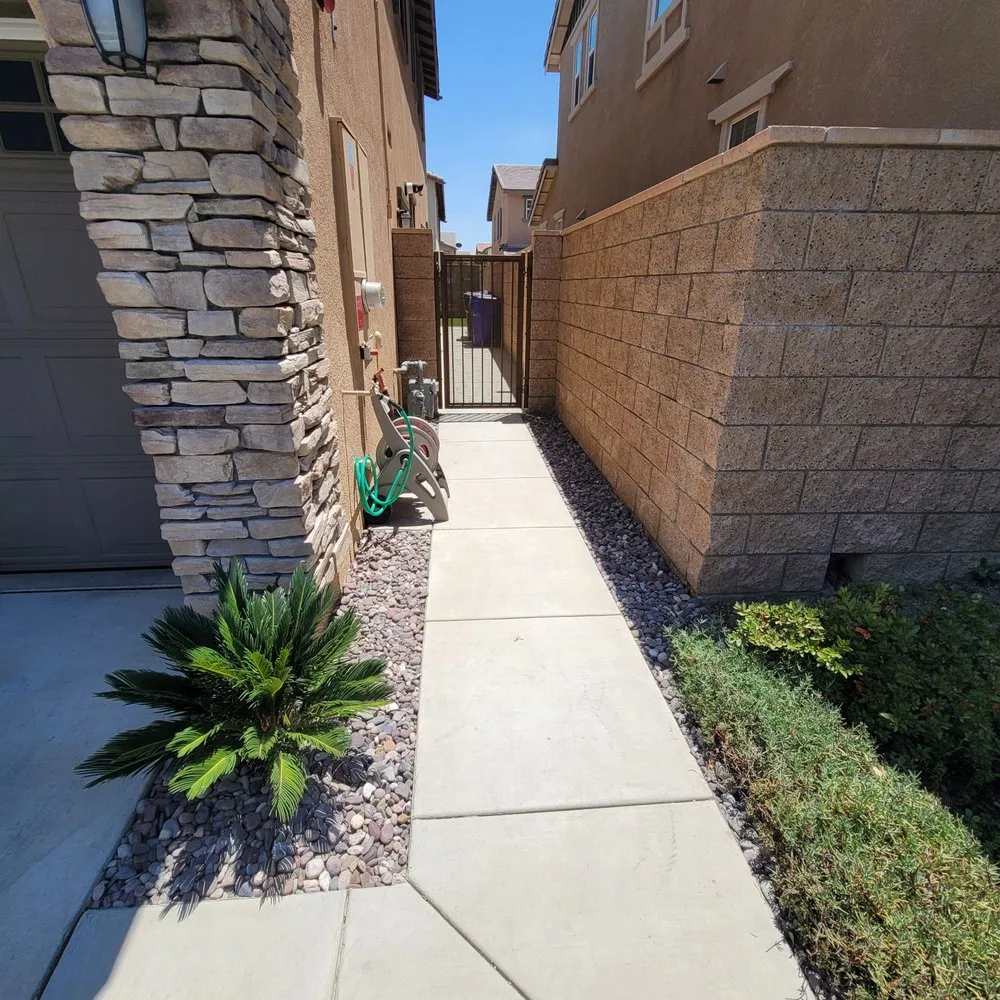 Local garden landscaping in Fontana, CA by Green Dream landscape