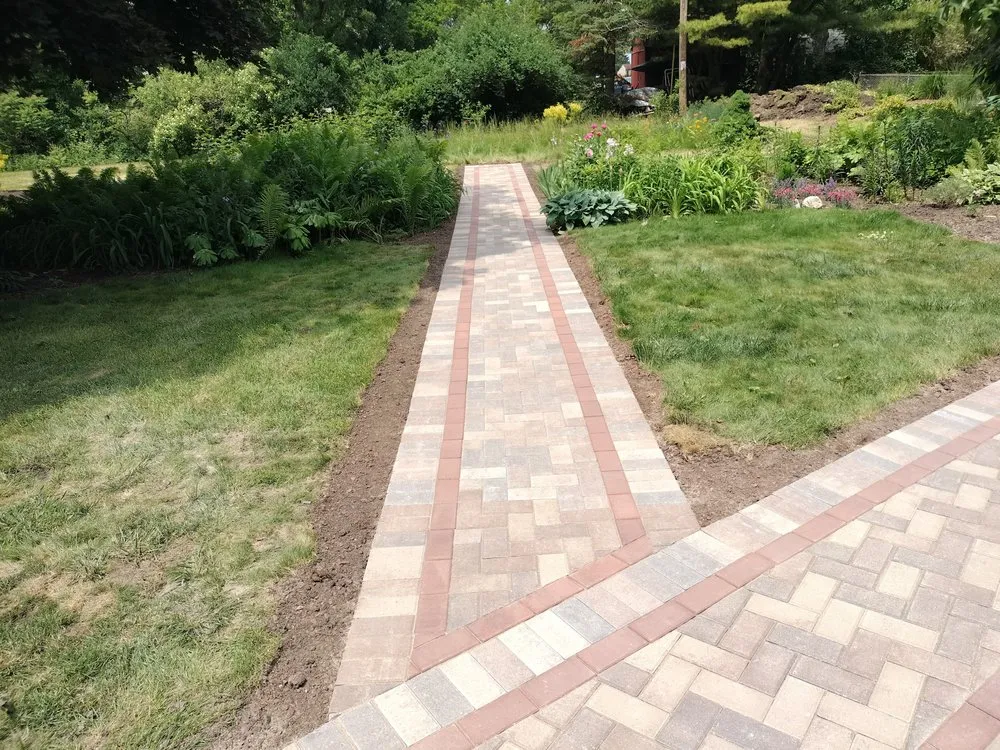 Custom landscaping services in Round Lake Beach, IL - Green Earth Landscape & Hardscape