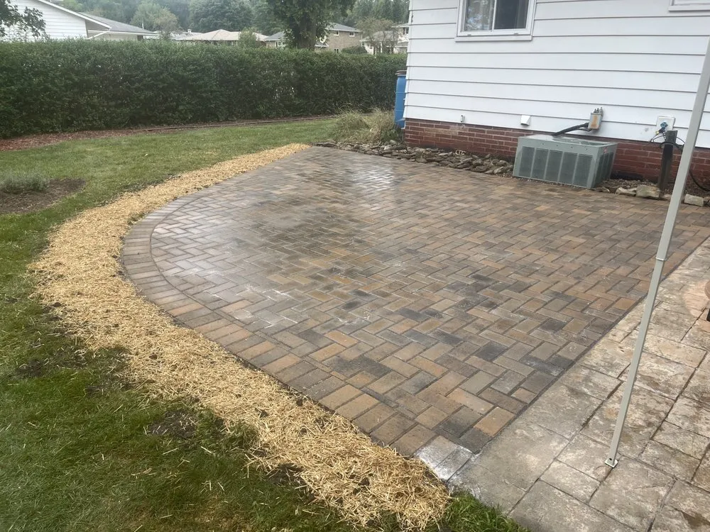 Custom lawn care service experts serving Cleveland, OH - Green Earth Landscape And Design