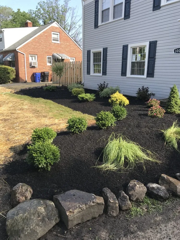 Top-rated lawn mowing service for beautiful yards across Cleveland, OH - Green Earth Landscape And Design