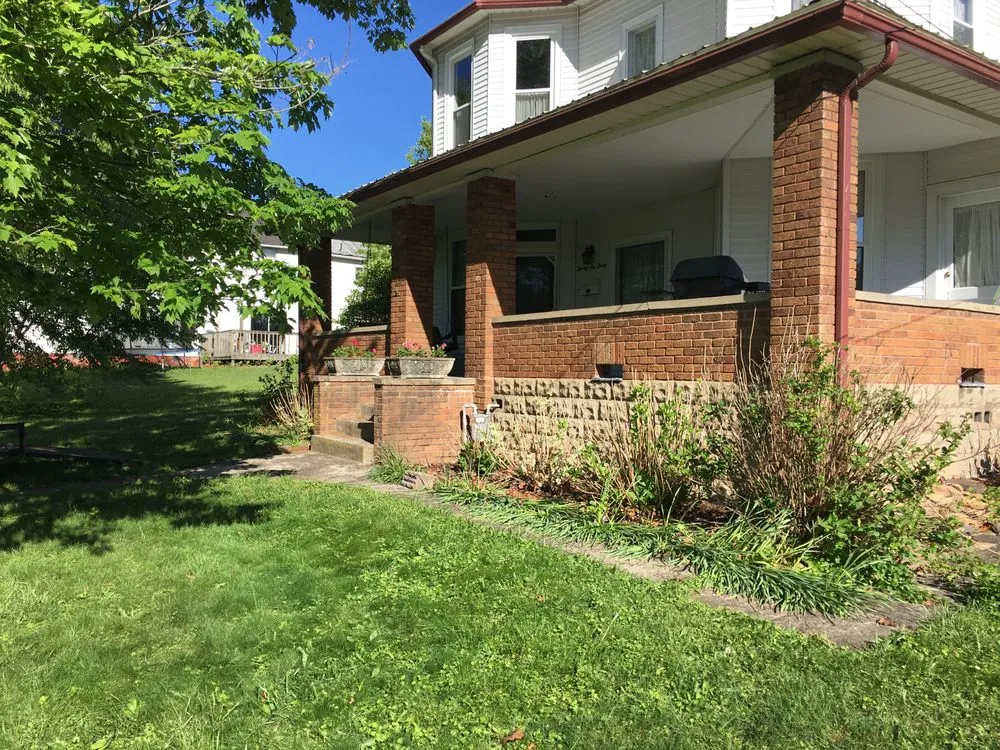 Local yard cleanup service in Hurricane, WV - Green earth landscapes