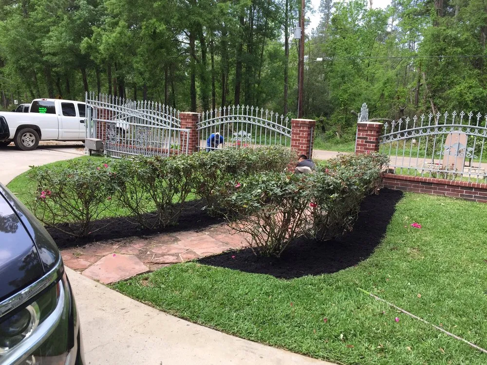 Professional lawn care service for beautiful yards across Conroe, TX - Green Earth Landscaping