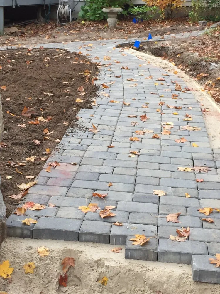 Affordable lawn care service for beautiful yards across Dartmouth, MA - Green Earth Landscaping