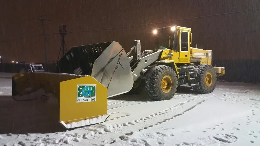 Affordable yard maintenance in Spencerville, MD by Green Earth