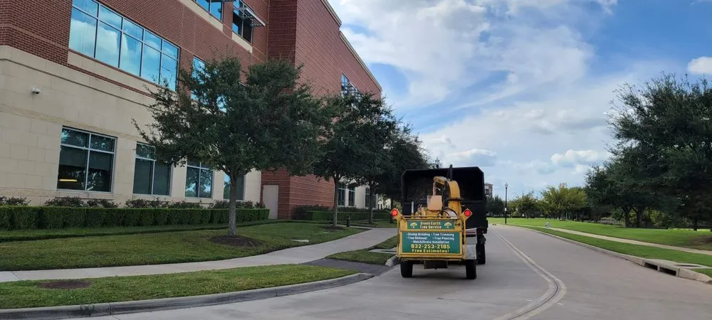 Affordable lawn mowing service experts serving Magnolia, TX - Green Earth Tree Service