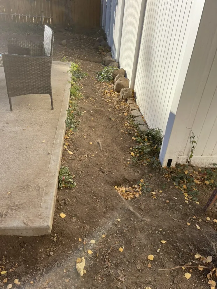 Custom lawn mowing service with custom design in Wapato, WA by Green Empire