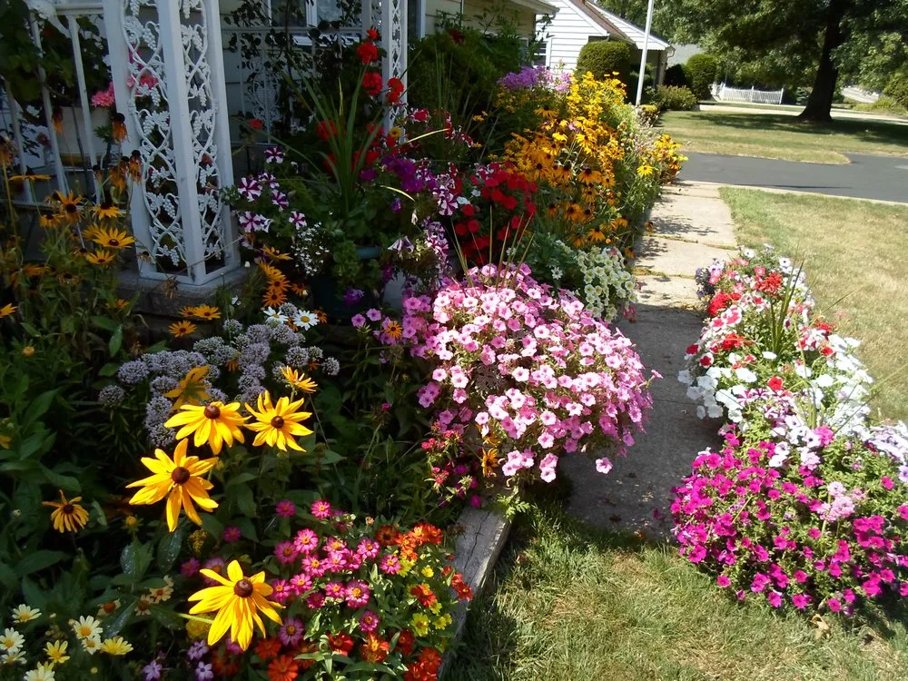 Affordable yard maintenance in Mantua, OH by Green Escapes