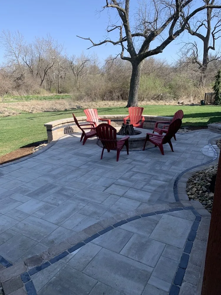 Professional yard maintenance in Overland Park, KS - Green Expectations Landscaping