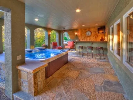 Green Expectations Landscaping Logo