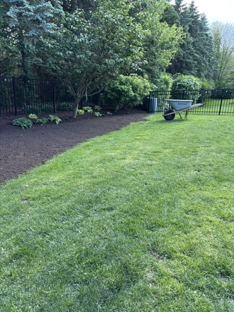 Local yard maintenance experts serving Glendale Heights, IL - Green Farm Landscaping