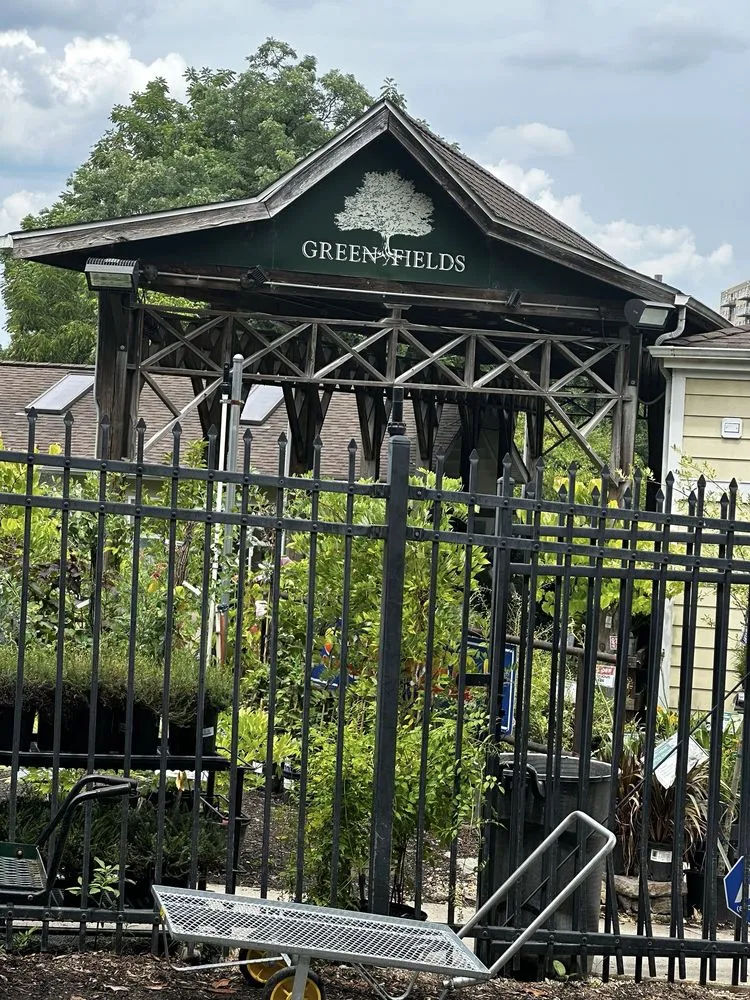 Expert yard cleanup service for homes in Baltimore, MD by Green Fields Nursery