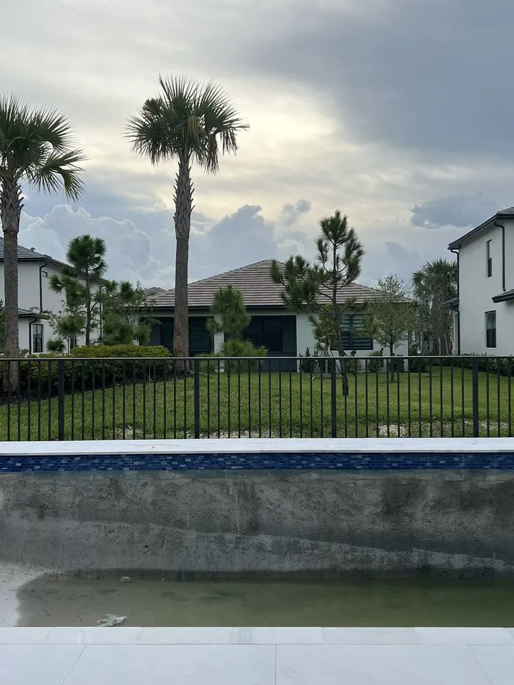 Affordable yard cleanup service in Hollywood, FL by Green Free Landscaping