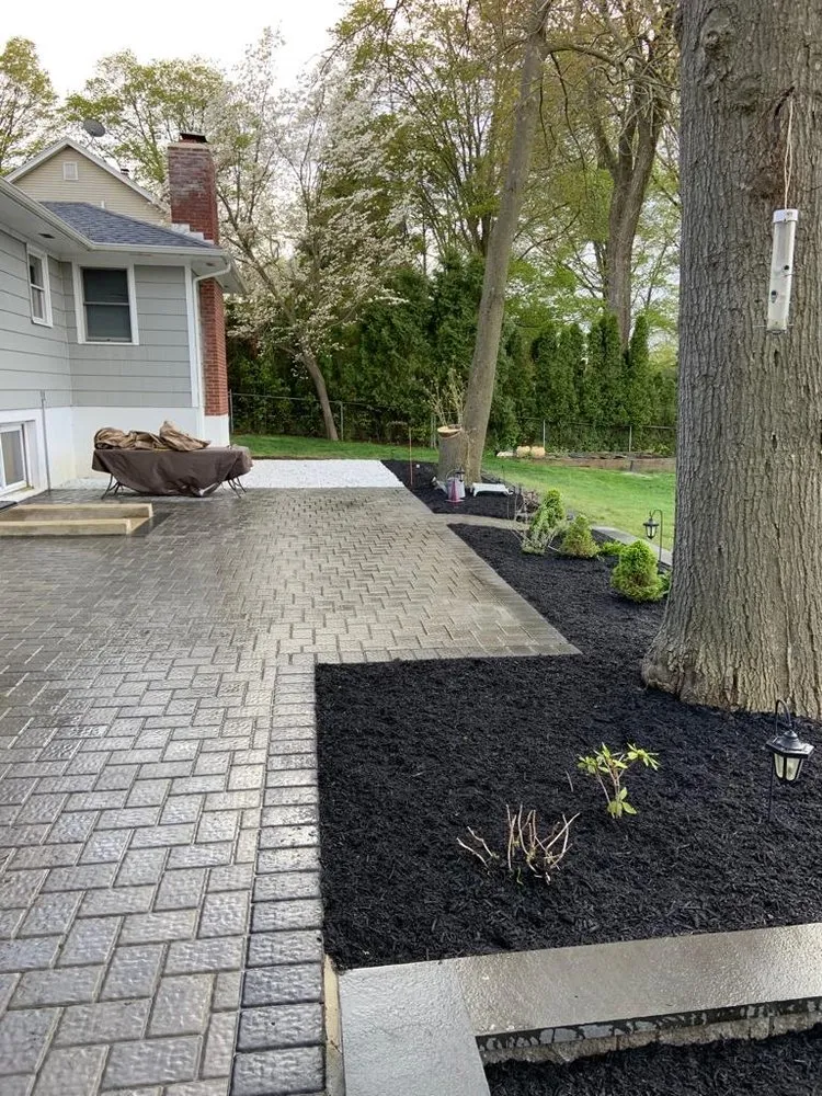 Top-rated lawn mowing service in Monroe, NY - Green Gardens