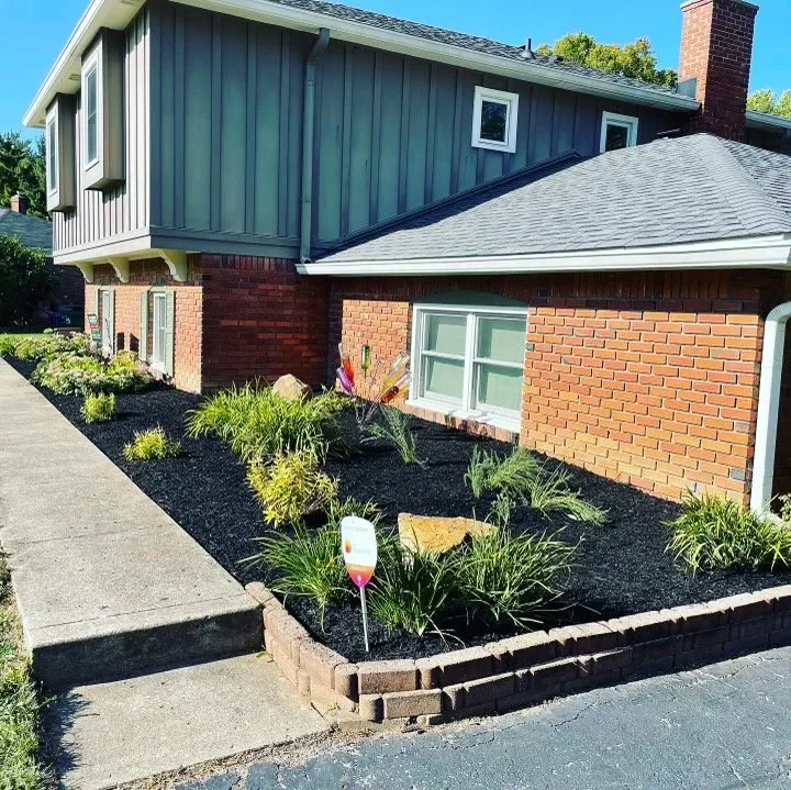 Top-rated yard maintenance in Indianapolis, IN by Green Gold