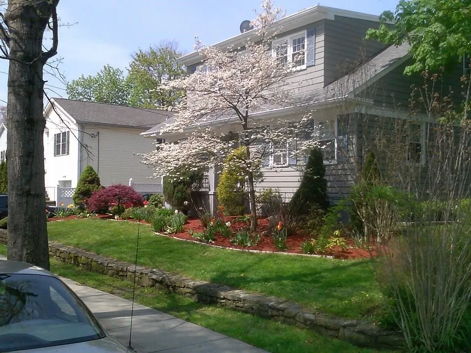 Professional lawn care service in White Plains, NY - Green Gold Landscaping